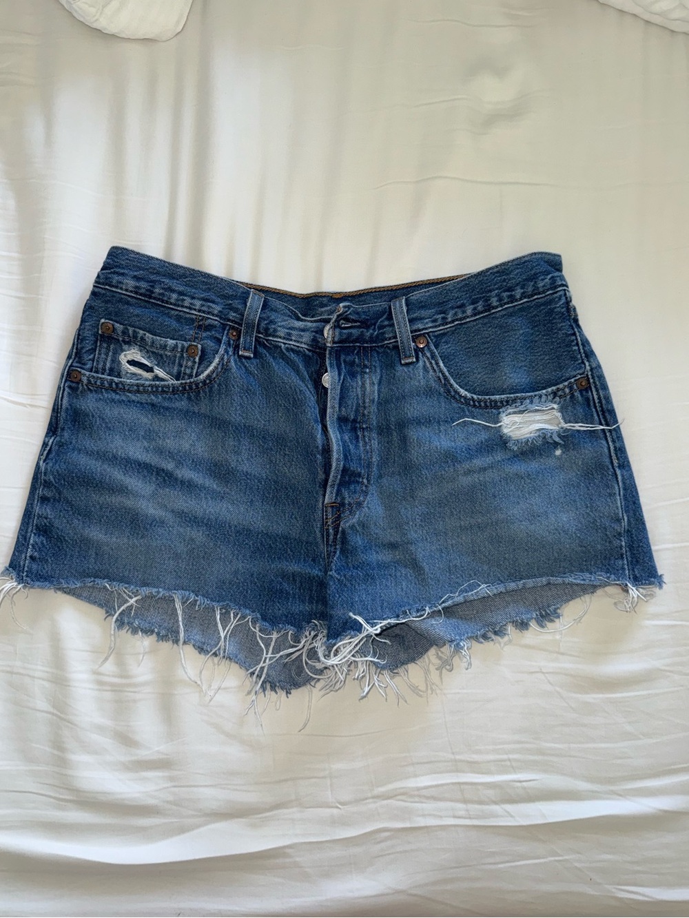 Levi mid to low denim shorts